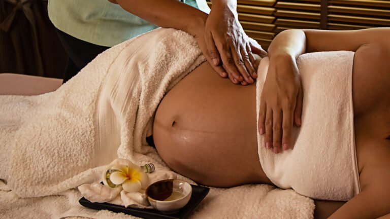 massage d'une femme enceinte